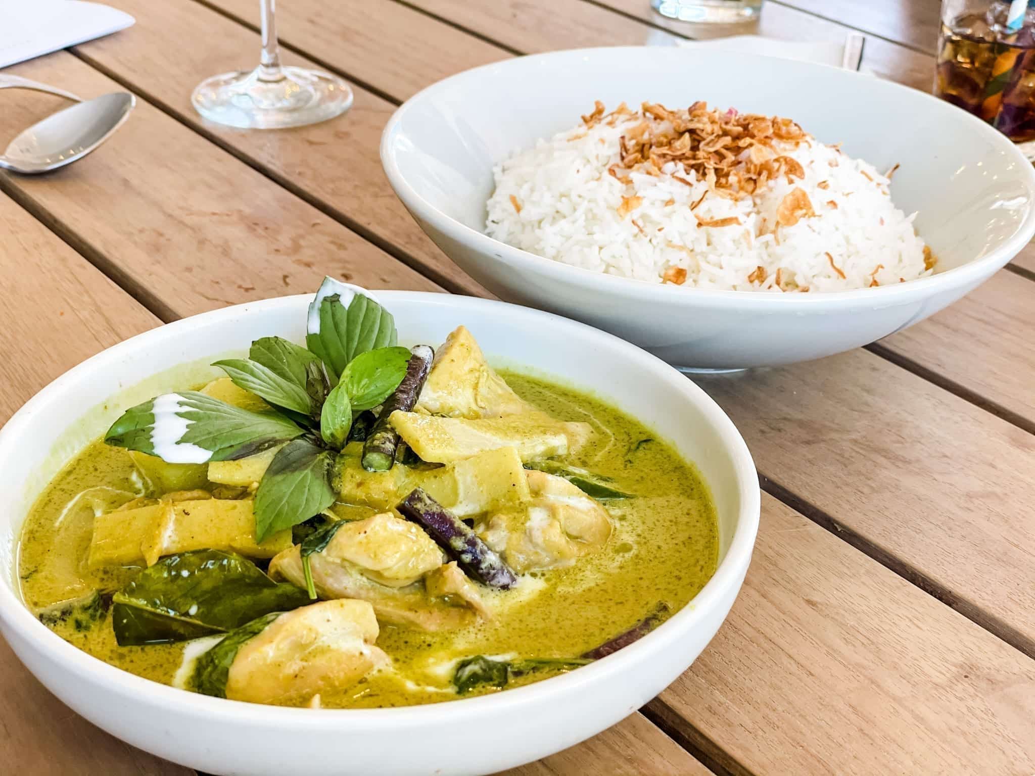 Lontara chicken green curry
